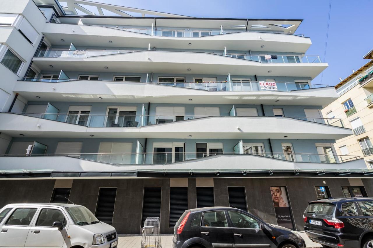 Bpr Galactic Empire Home With Balcony Budapeste Exterior foto