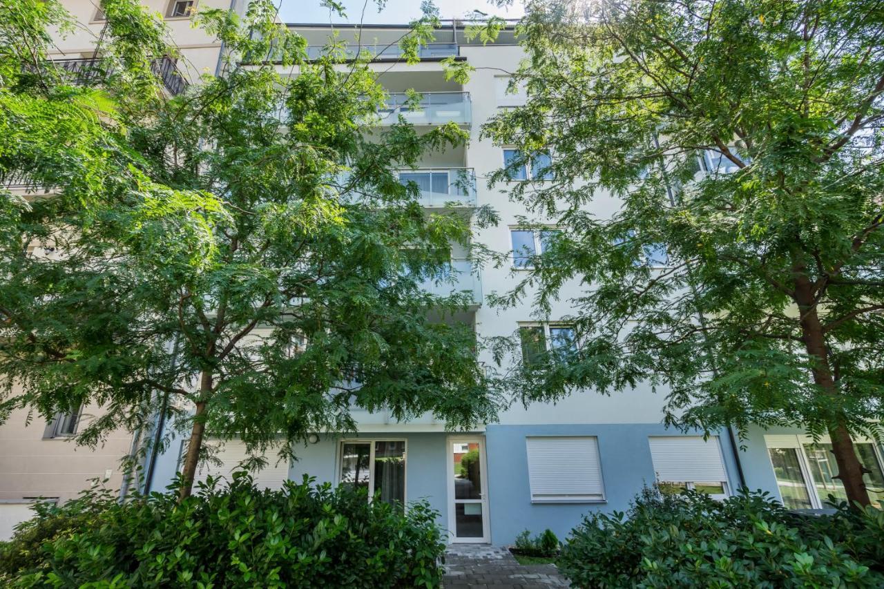Bpr Galactic Empire Home With Balcony Budapeste Exterior foto